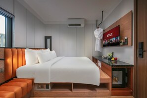 Deluxe Double Room | Minibar, in-room safe, desk, laptop workspace - Hoan Kiem Legend Ha Noi Hotel (Hoan Kiem District)