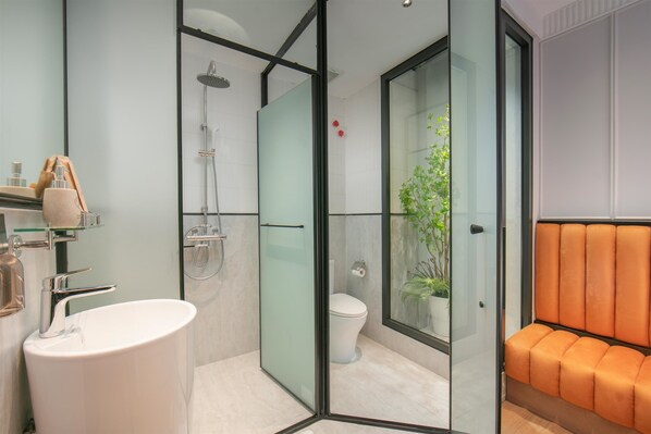 Deluxe Double Room | Bathroom | Shower, eco-friendly toiletries, hair dryer, bathrobes - Hoan Kiem Legend Ha Noi Hotel (Hoan Kiem District)