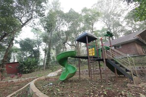Área de juegos infantiles al aire libre