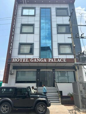 Front of property - Hotel Ganga Palace (Agra)