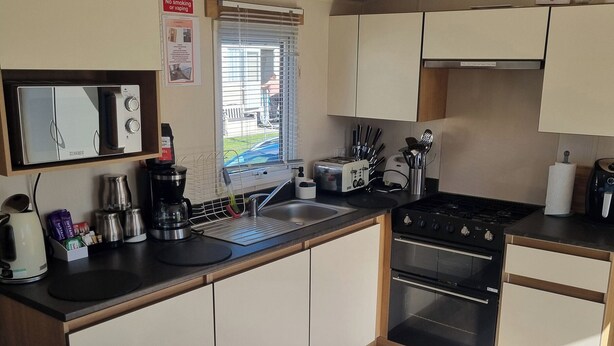 Cottage | Private kitchen | Cookware/dishes/utensils - Trecco Bay - Holiday Accommodation 20876 (Porthcawl)