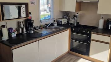 Cottage | Private kitchen | Cookware/dishes/utensils