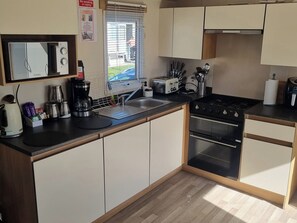 Cottage | Private kitchen | Cookware/dishes/utensils - Trecco Bay - Holiday Accommodation 20876 (Porthcawl)