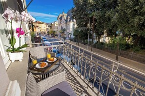 Outdoor dining - Villa Sokol- luxurious apartment Sokol 1 in Opatija center (Opatija)