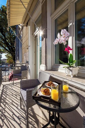 Outdoor dining - Villa Sokol- luxurious apartment Sokol 1 in Opatija center (Opatija)