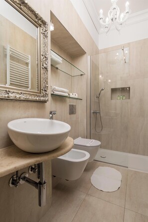 Shower, hair dryer, bidet, towels - Villa Sokol- luxurious apartment Sokol 1 in Opatija center (Opatija)