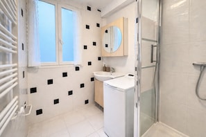 Apartment | Bathroom - Cozy 1 Chambre au 12 Arrondissement (Paris)