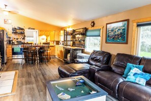 Interior - Perfect 3-bedroom house in Hope for a relaxing getaway (Hope)