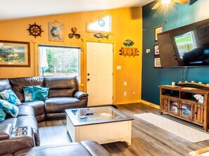 Smart TV, fireplace, DVD player, video library - Perfect 3-bedroom house in Hope for a relaxing getaway (Hope)