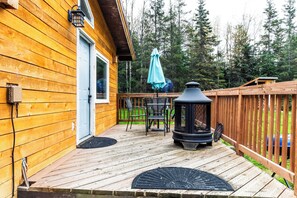 Outdoor dining - Perfect 3-bedroom house in Hope for a relaxing getaway (Hope)