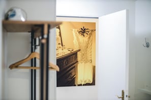 Deluxe Suite | Hypo-allergenic bedding, iron/ironing board, free WiFi, bed sheets - Les Précieuses Suites & Spa I (Avignon)