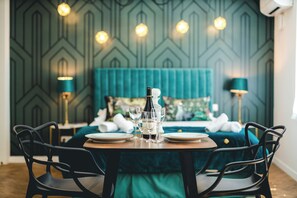 Deluxe Suite | Hypo-allergenic bedding, iron/ironing board, free WiFi, bed sheets - Les Précieuses Suites & Spa I (Avignon)