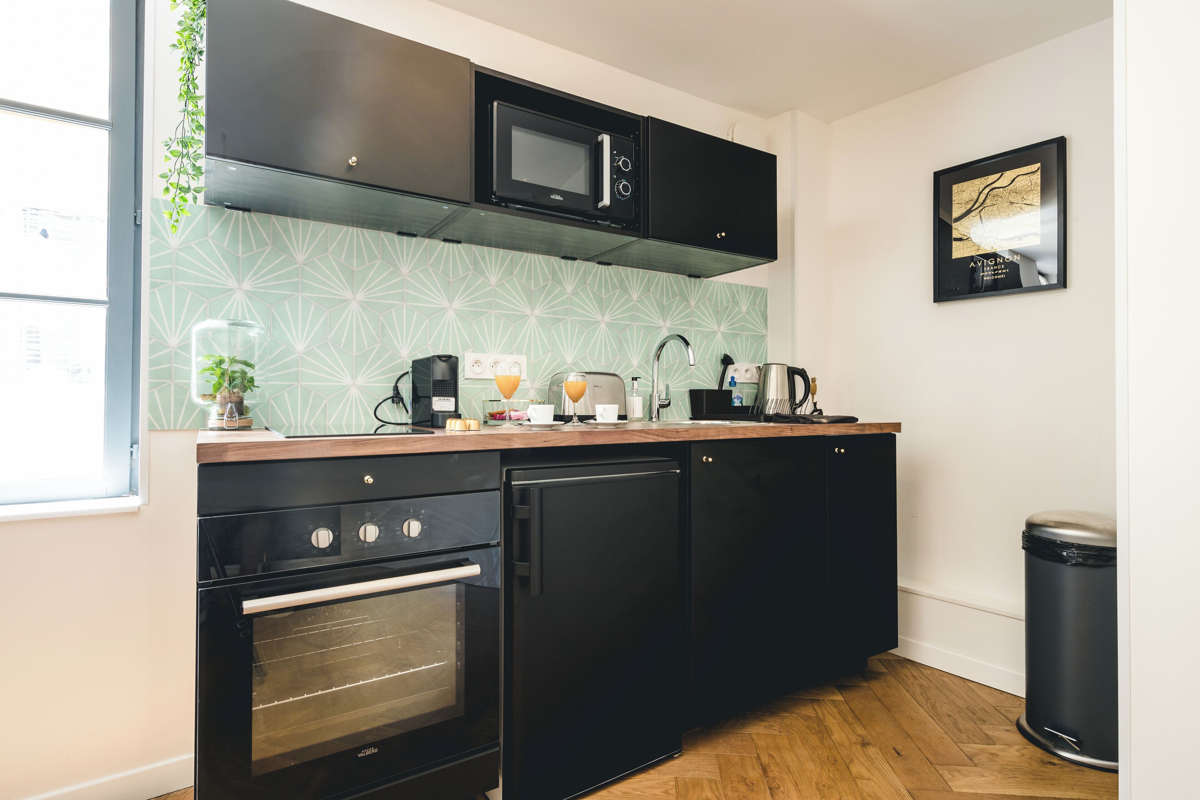 ห้องดีลักซ์สวีท | เตียงเมมโมรีโฟม, เตารีด/โต๊ะรีดผ้า, Wi-Fi ฟรี, ผ้าปูที่นอน