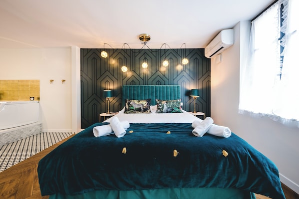 Deluxe Suite | Memory foam beds, iron/ironing board, free WiFi, bed sheets - Les Précieuses Suites & Spa I (Avignon)