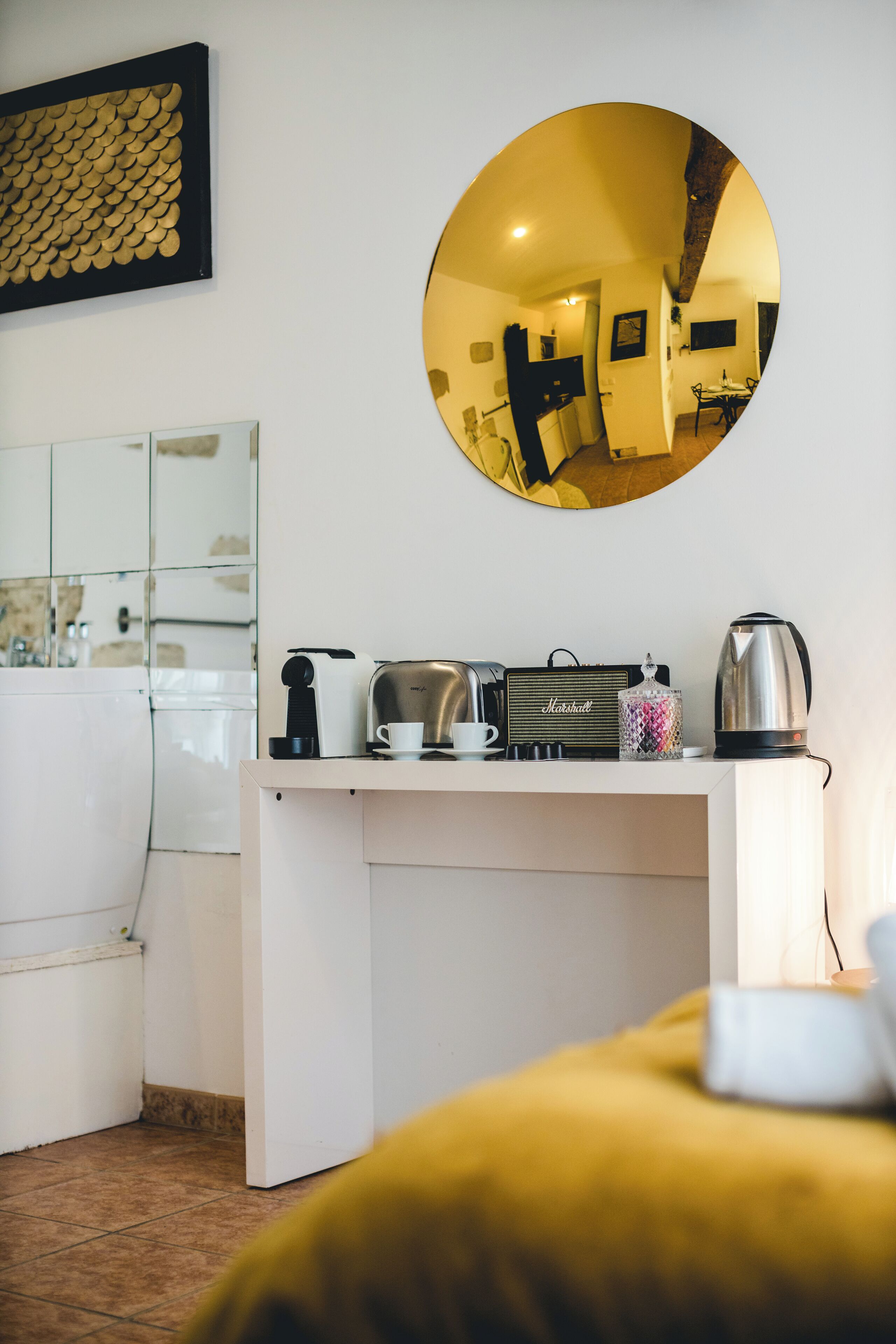 Comfort Suite | Memory-foam beds, iron/ironing board, free WiFi, bed sheets