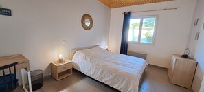 6 chambres, fer et planche à repasser, Wi-Fi