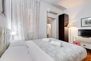 2 bedrooms, iron/ironing board, WiFi, bed sheets - Trastevere Lovely House - Historic Charm and Modern Comfort in the Heart of Rome (Roma)