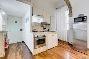 Private kitchen - Trastevere Lovely House - Historic Charm and Modern Comfort in the Heart of Rome (Roma)