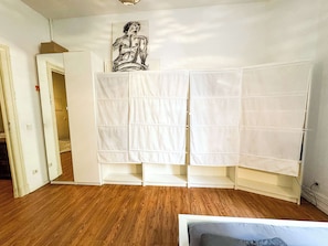 2 bedrooms, iron/ironing board, travel cot, WiFi - Spacious Apartment in Prenzlauer Berg x Winskiez (Berlin)