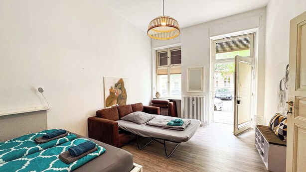 2 habitaciones, tabla de planchar con plancha, cuna de viaje y wifi 