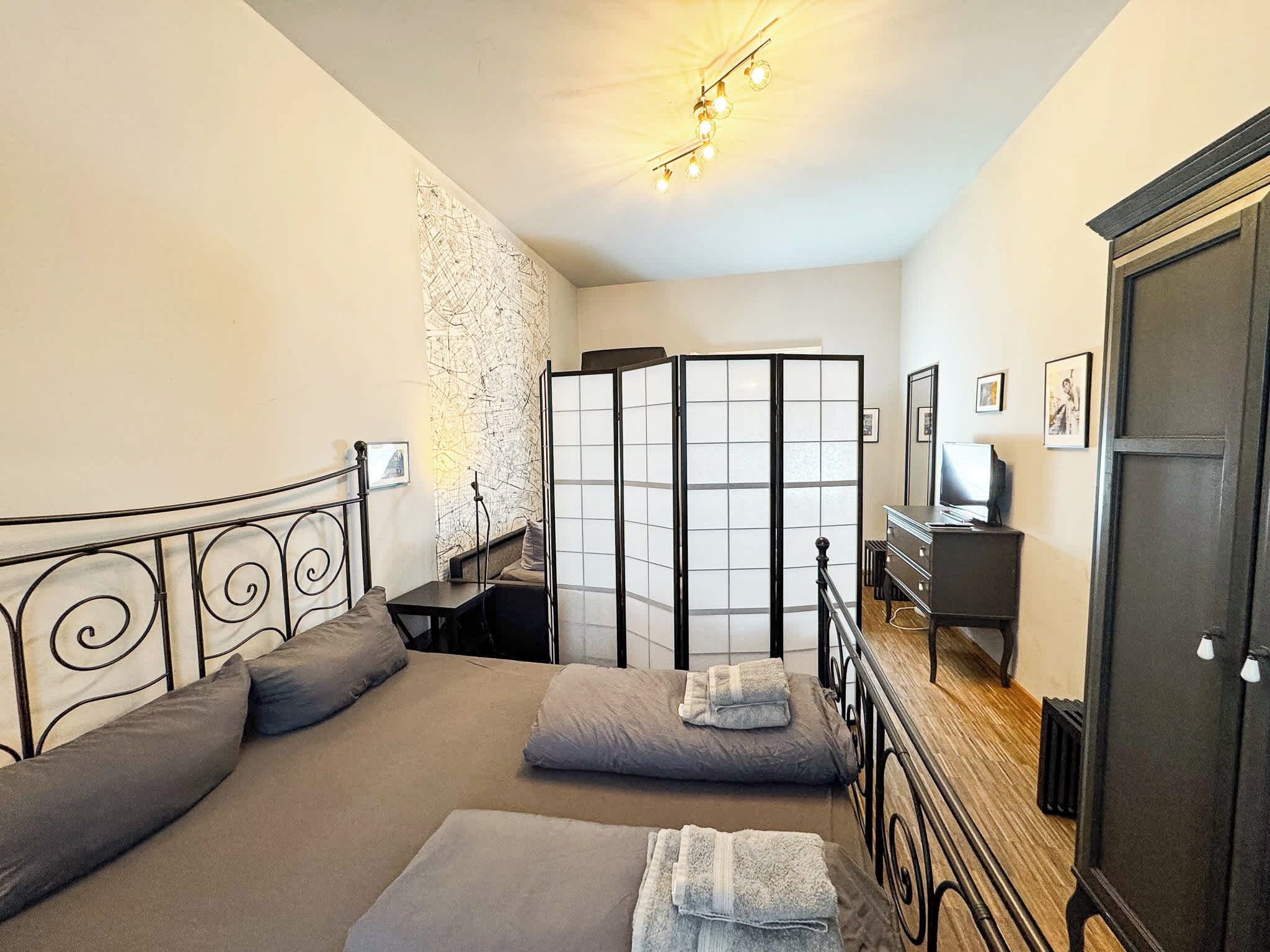 Iron/ironing board, WiFi, bed sheets