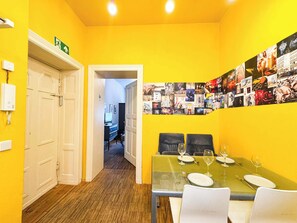 Dining - Quiet Apartment in Vibrant Friedrichshain (Berlin)