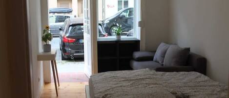 Iron/ironing board, WiFi, bed sheets