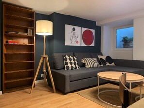 TV, offices - Modern Apartment in Central Prenzlauer Berg - ELO (Berlin)