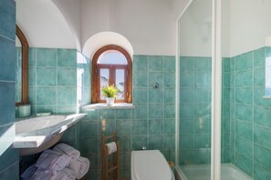 Shower, jetted bath, hair dryer, bidet