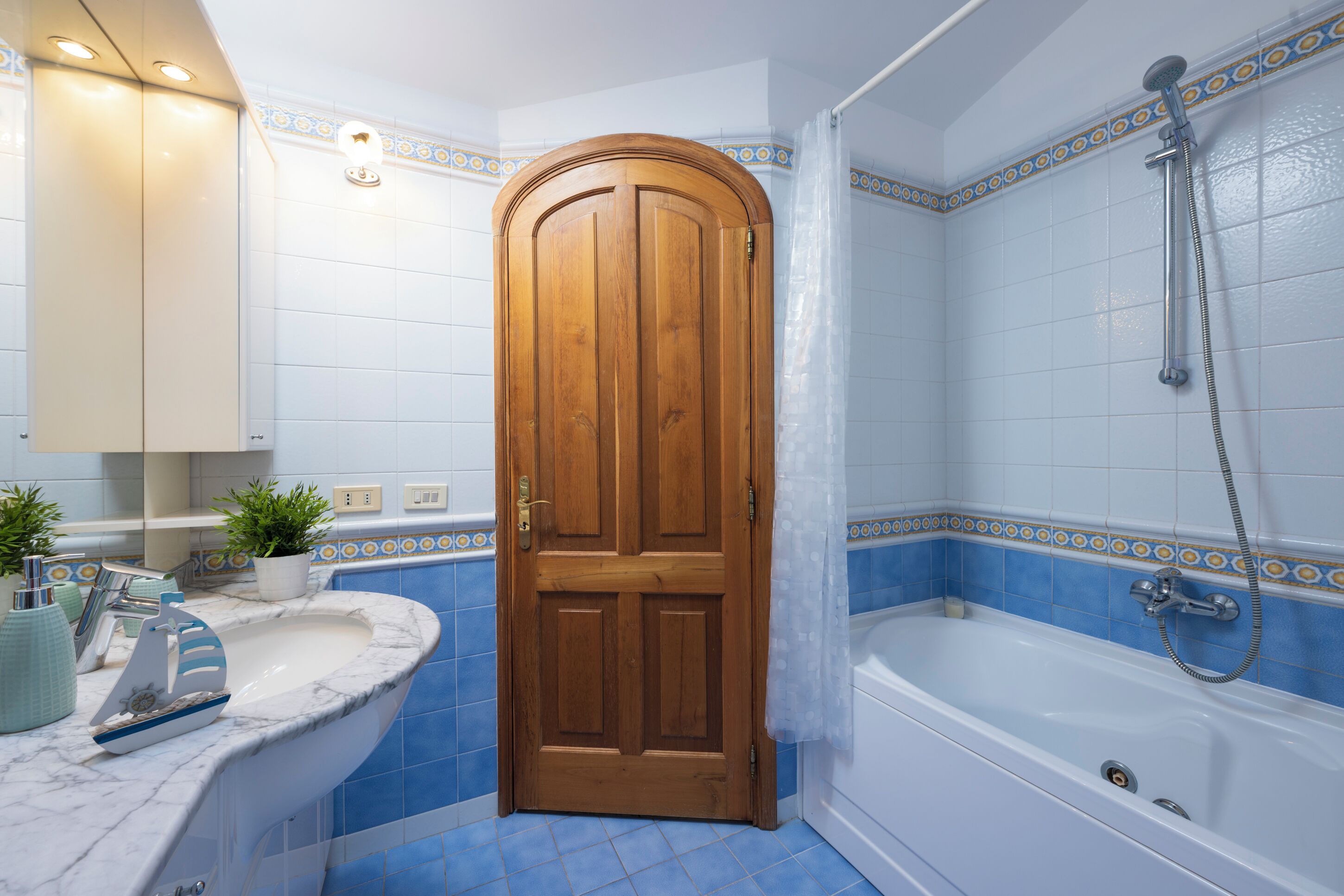 Dusche, Whirlpool, Haartrockner, Bidet