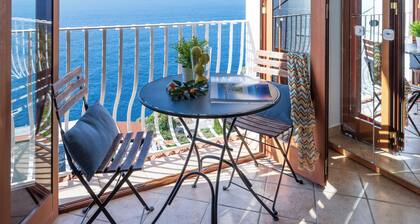 Sea Whisper Home -Sunset, Sea, Easy Stay, Shops