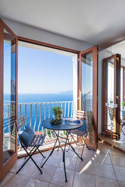 Sea Whisper Home -Sunset, Sea, Easy Stay, Shops