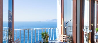 Sea Whisper Home -Sunset, Sea, Easy Stay, Shops