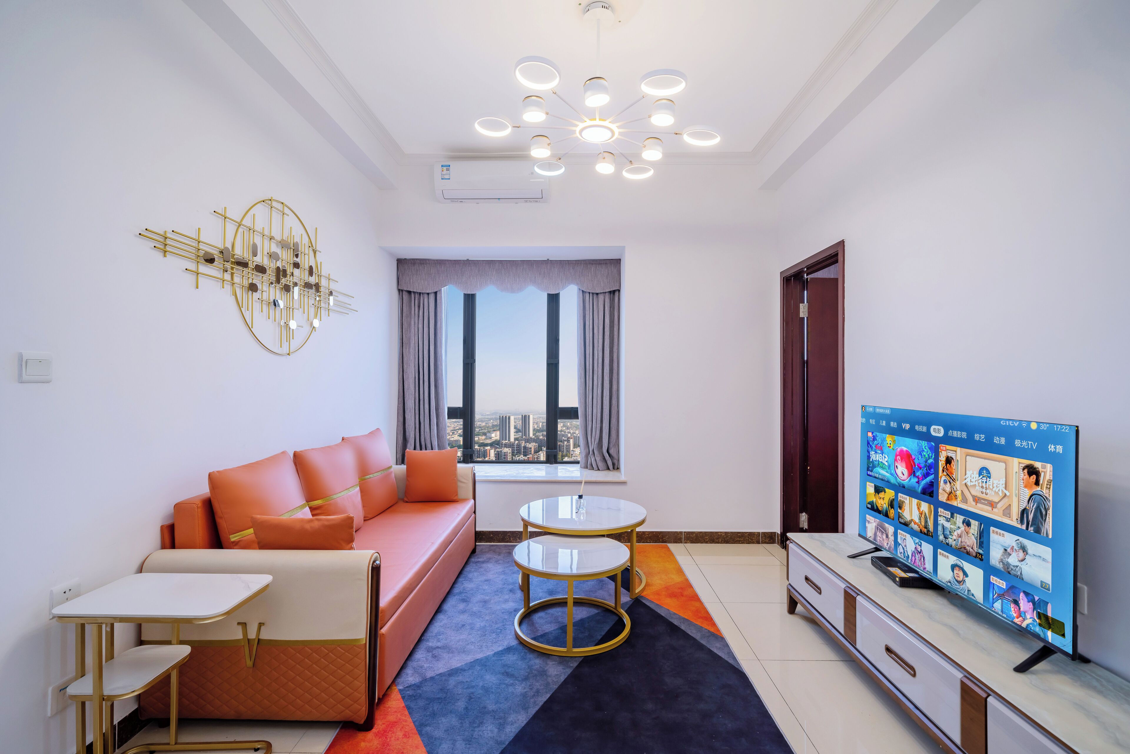 Family Suite, City View | Living room