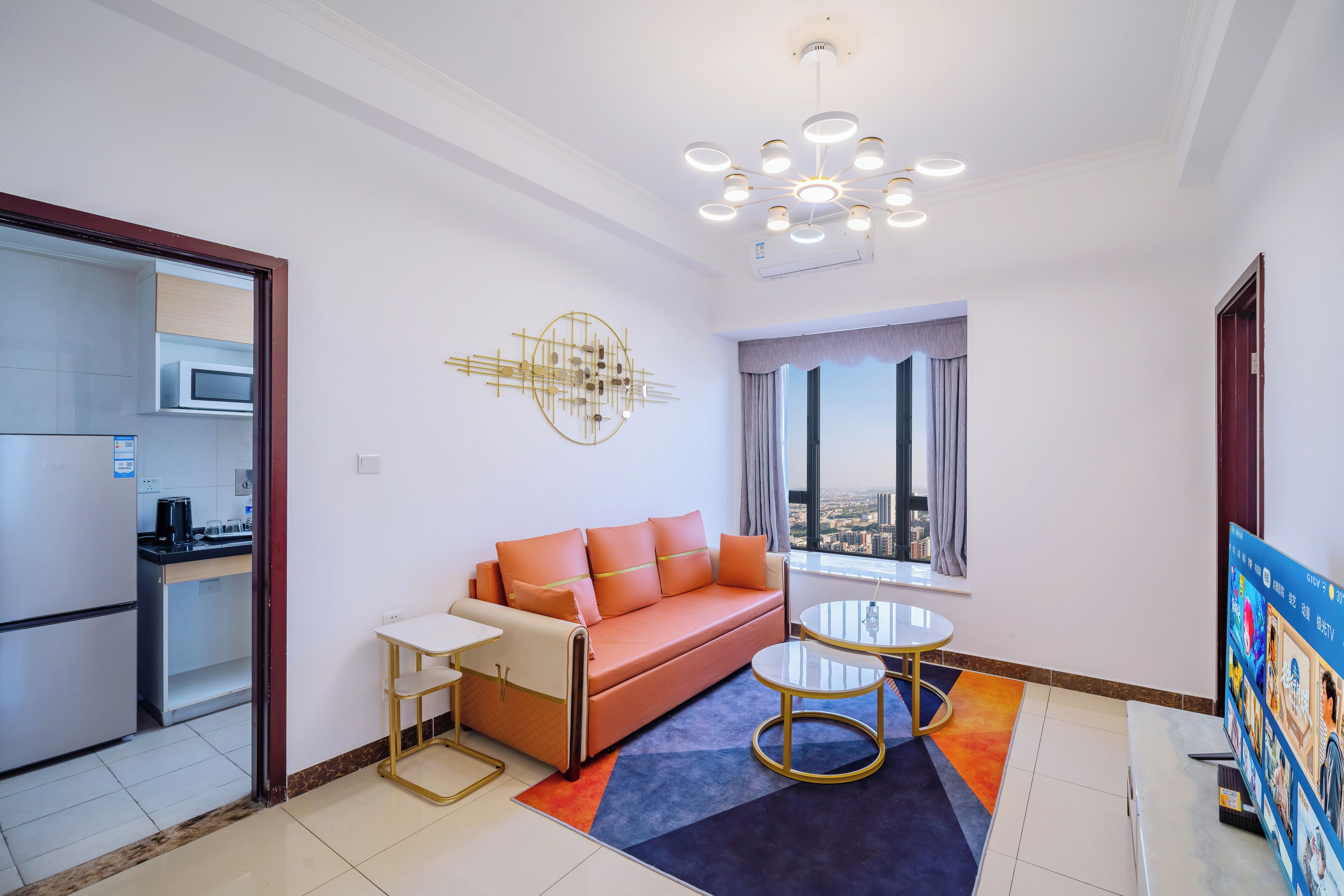 Family Suite, City View | Living room