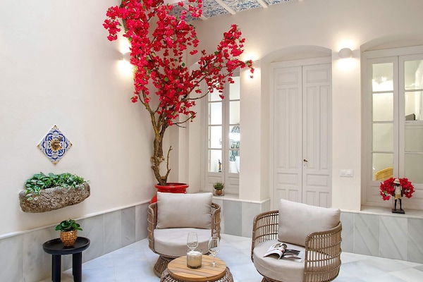 Căn hộ (2 Bedrooms) | Hiên