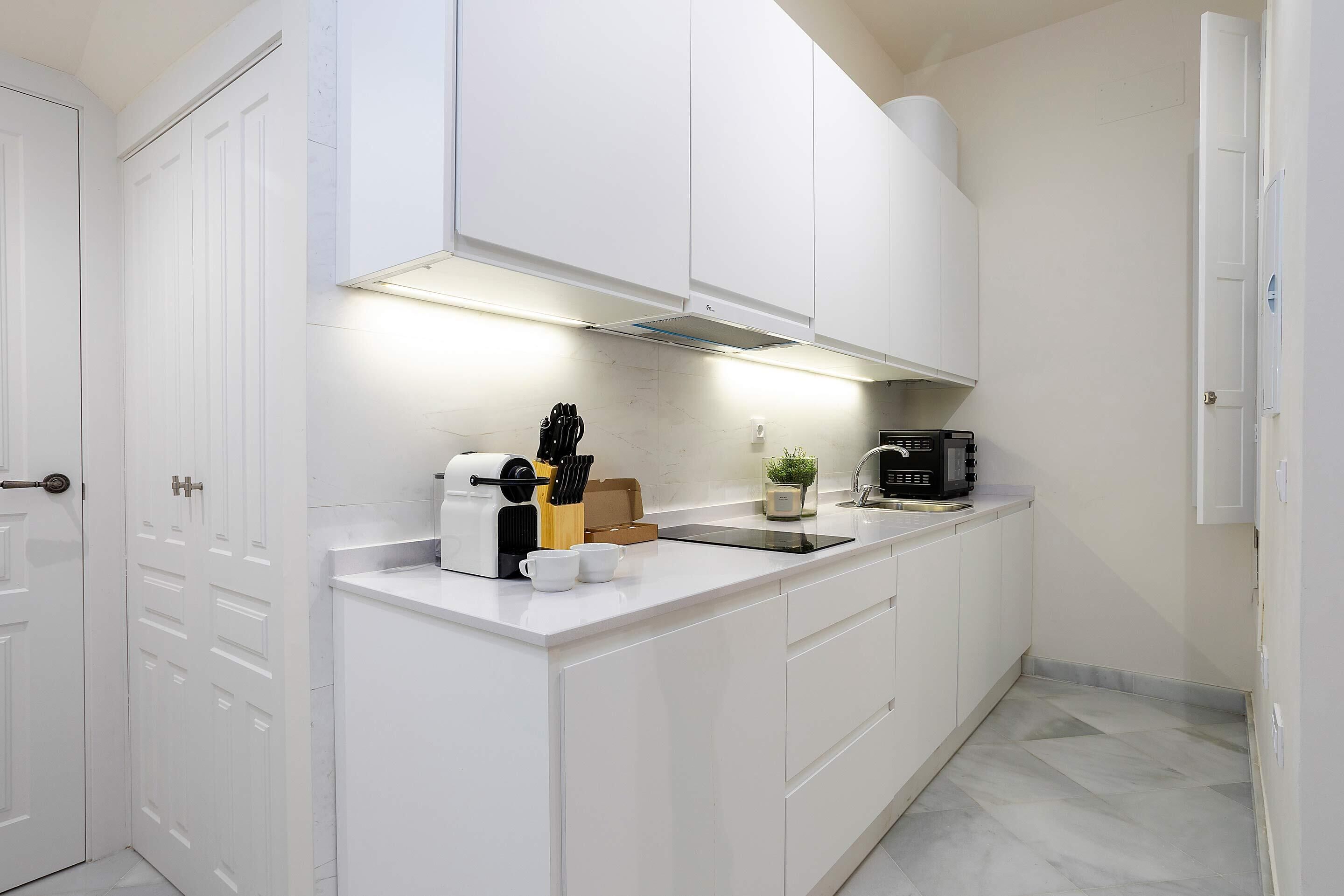 Departamento (2 Bedrooms) | Cocina privada | Refrigerador, microondas, horno y parrilla de estufa 