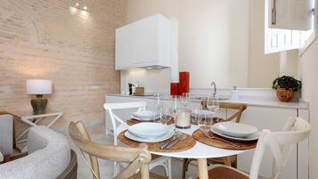 Apartment (2 Bedrooms) | In-room dining