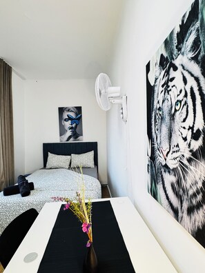 Basic Apartment | Iron/ironing board - Central 8BR Stay with Garden and Terrace (Vienna)
