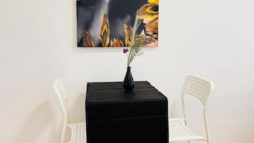 Apartament bàsic | Planxa i posts de planxar