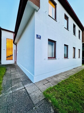 Basic-Apartment | Blick auf den Garten