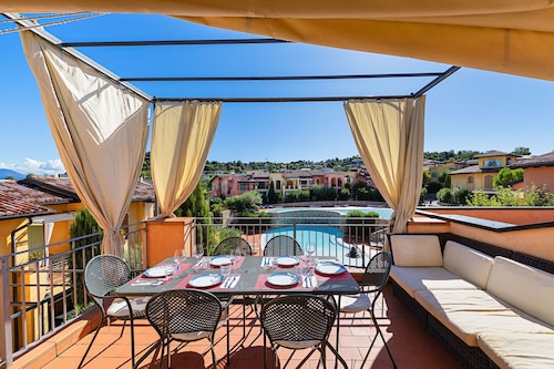 2 Bedroom apartment in resort with pools
