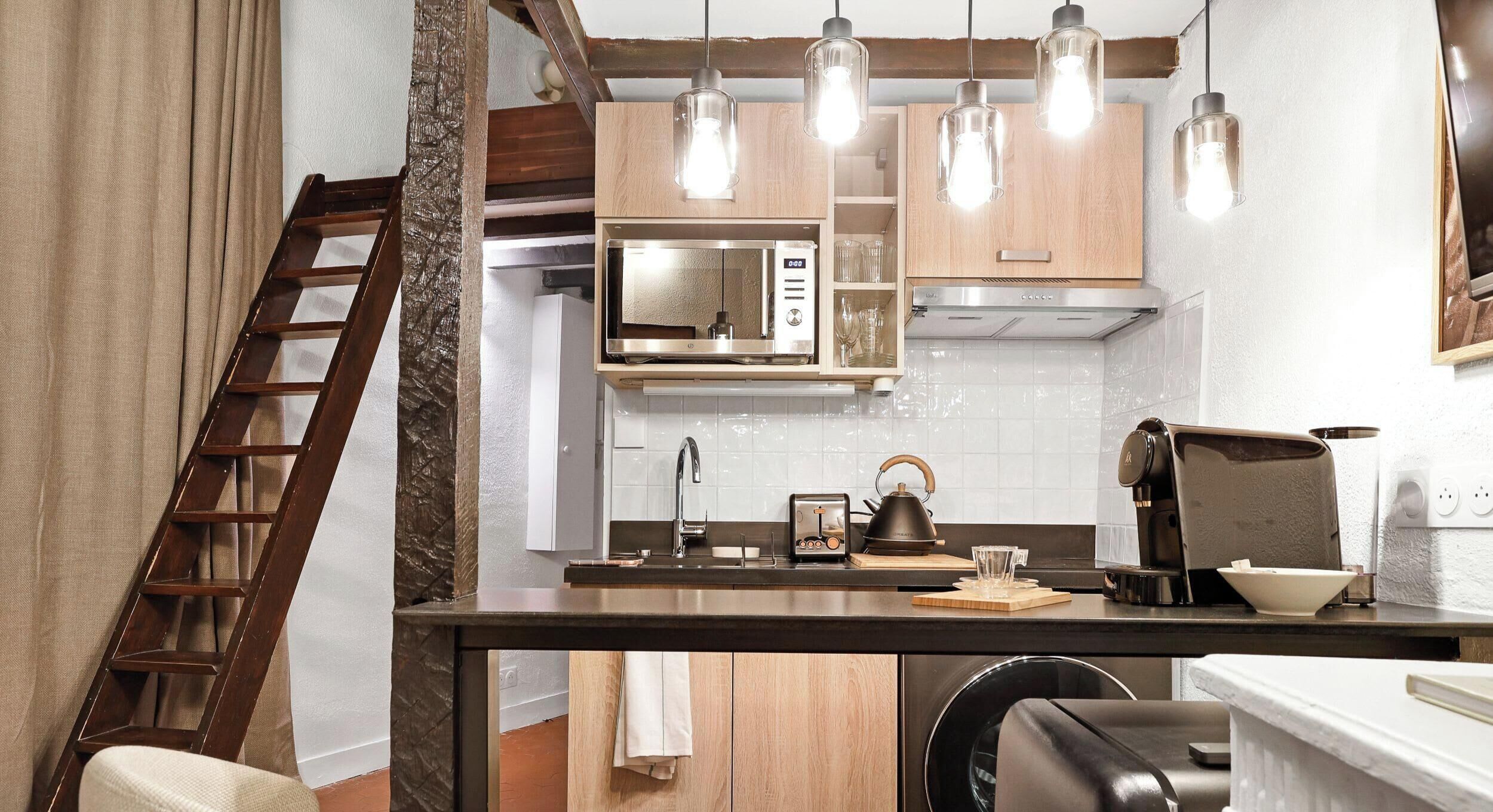 Mikrobølgeovn, kogeplade, kaffe-/temaskine