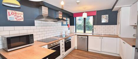 雪櫃、微波爐、焗爐、爐具