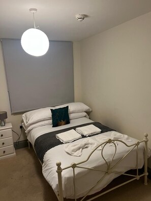 4 bedrooms, desk, iron/ironing board, WiFi - Convenient 4BED Budget Apartment in Headingley (Headingley)