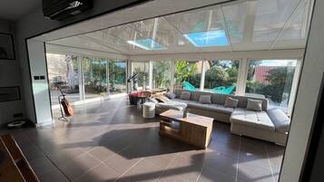 TV, peis og DVD-spiller