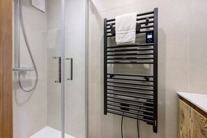 Shower, towels