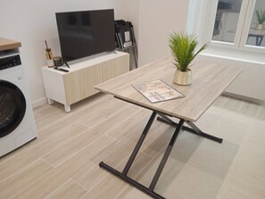 Dining - 2-room apartment, new/fully renovated, sleeps 4 (Montrouge)