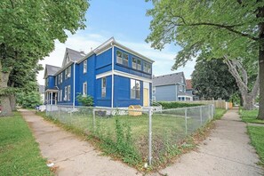 Exterior - Prime location, Fast Wifi, mins from light rail (Saint Paul)