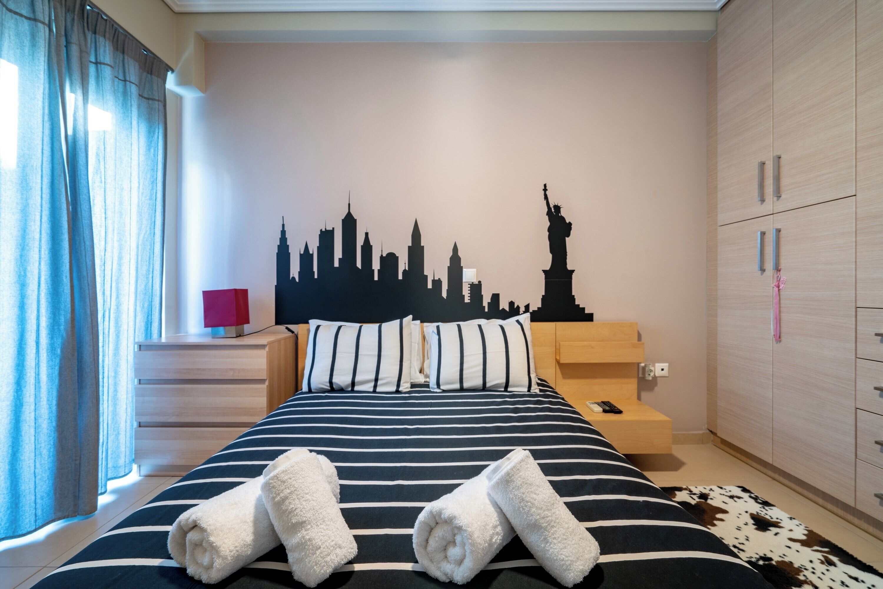 Iron/ironing board, internet, bed sheets